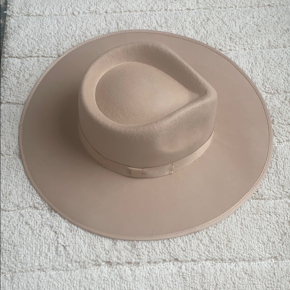 Carly Jean Los Angeles Accessories - CJLA Paige hat in Beige